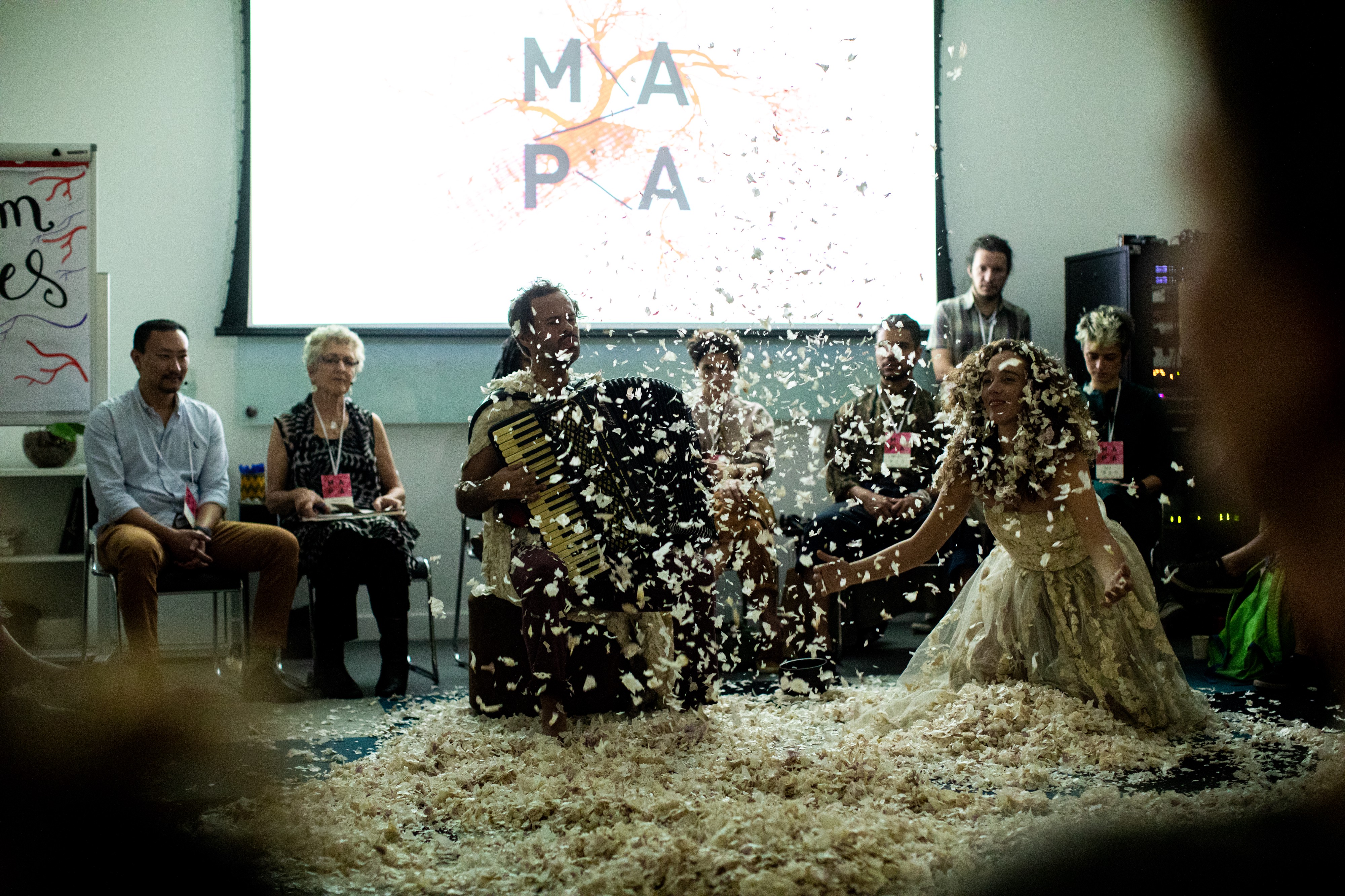 &ldquo;TransL&uacute;cida&rdquo; &mdash; opening performance by Mana Bernardes and Marcelo Jeneci